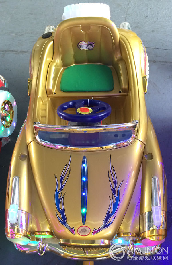 3D老爷车摇摆机外观俯视图金色款